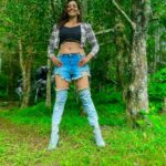 Sanjana Singh Instagram - At shooting movie name : Nalladhu sei Director name : kalimuthu Sir Producer : Sri karupar films Hero name: R Rahul Raj @rahulregi20 Location: Megamalai tiger reserve forest