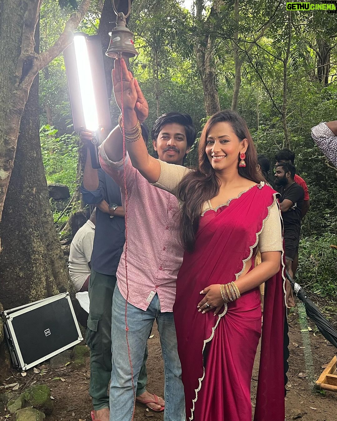 Sanjana Singh Instagram - At shooting movie name : Nalladhu sei Director name : kalimuthu Sir Producer : Sri karupar films Hero name: R Rahul Raj @rahulregi20 Location: Megamalai tiger reserve forest