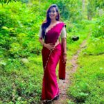 Sanjana Singh Instagram - At shooting movie name : Nalladhu sei Director name : kalimuthu Sir Producer : Sri karupar films Hero name: R Rahul Raj @rahulregi20 Location: Megamalai tiger reserve forest