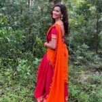 Sanjana Singh Instagram - At shooting movie name : Nalladhu sei Director name : kalimuthu Sir Producer : Sri karupar films Hero name: R Rahul Raj @rahulregi20 Location: Megamalai tiger reserve forest costume Designer : @sidneysladen ❤️