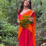 Sanjana Singh Instagram - At shooting movie name : Nalladhu sei Director name : kalimuthu Sir Producer : Sri karupar films Hero name: R Rahul Raj @rahulregi20 Location: Megamalai tiger reserve forest costume Designer : @sidneysladen ❤️