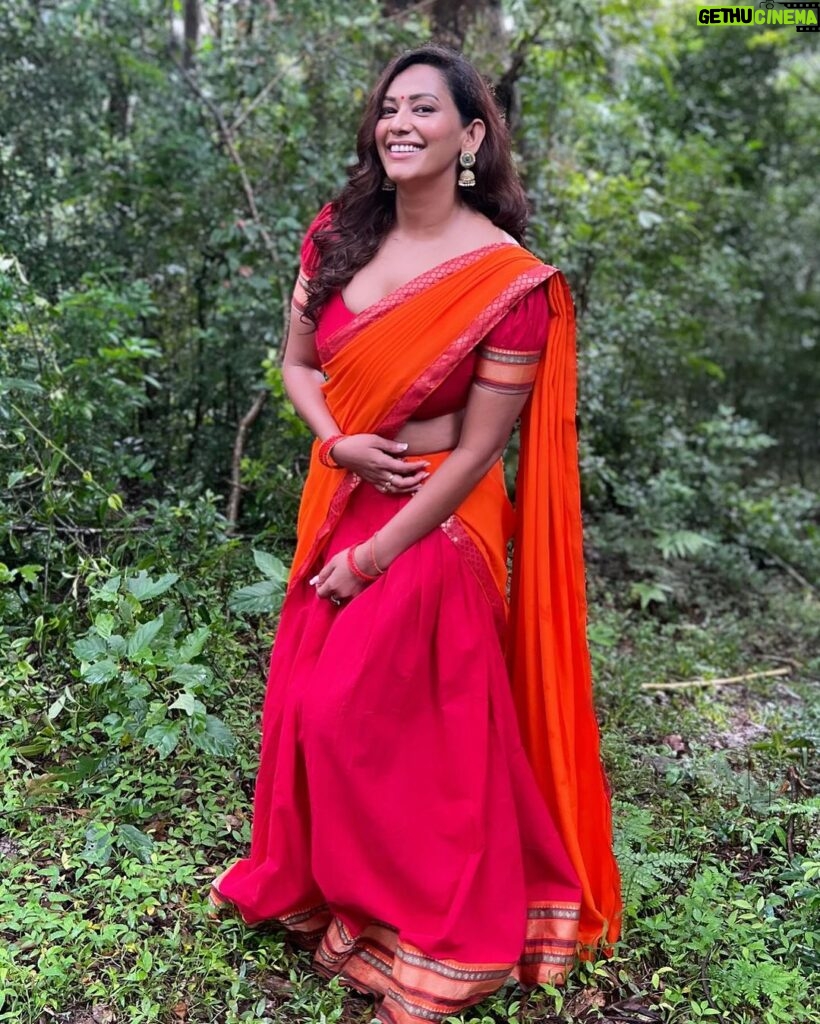 Sanjana Singh Instagram - At shooting movie name : Nalladhu sei Director name : kalimuthu Sir Producer : Sri karupar films Hero name: R Rahul Raj @rahulregi20 Location: Megamalai tiger reserve forest costume Designer : @sidneysladen ❤️