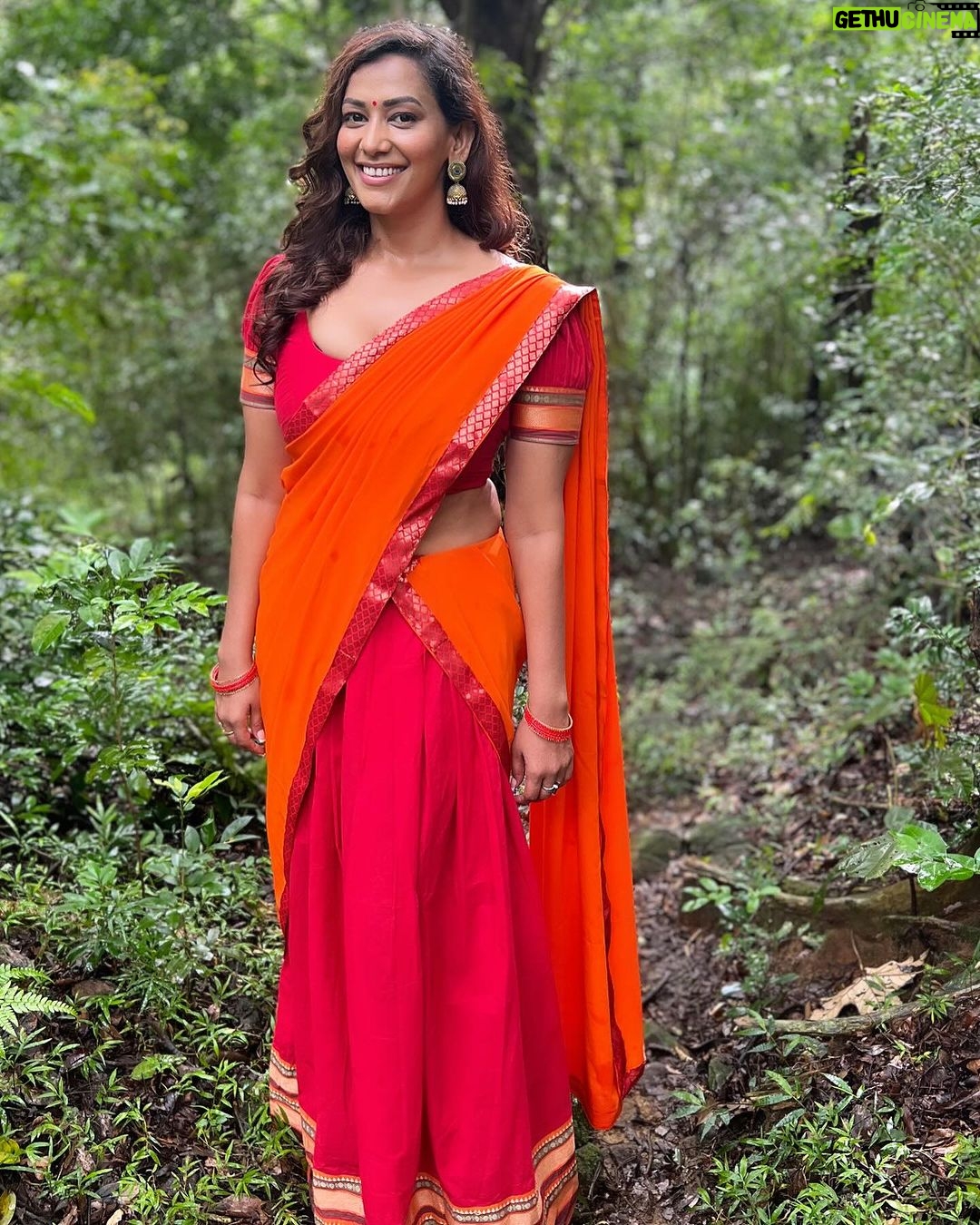 Sanjana Singh Instagram - At shooting movie name : Nalladhu sei Director name : kalimuthu Sir Producer : Sri karupar films Hero name: R Rahul Raj @rahulregi20 Location: Megamalai tiger reserve forest costume Designer : @sidneysladen ❤️