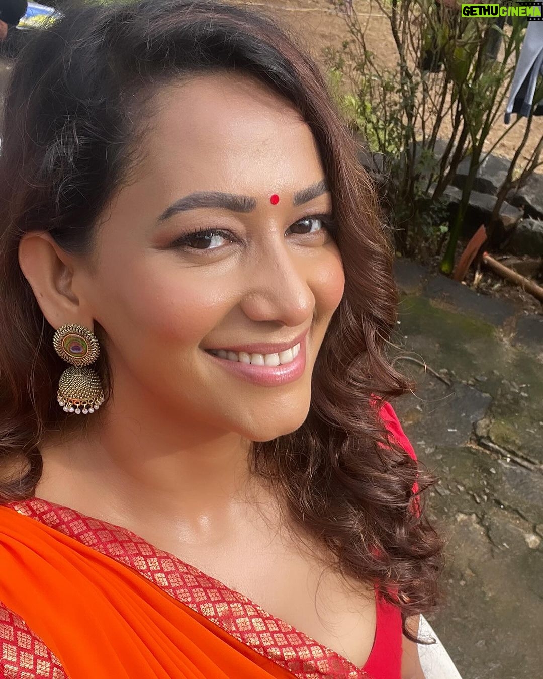 Sanjana Singh Instagram - At shooting movie name : Nalladhu sei Director name : kalimuthu Sir Producer : Sri karupar films Hero name: R Rahul Raj @rahulregi20 Location: Megamalai tiger reserve forest costume Designer : @sidneysladen ❤️