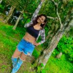 Sanjana Singh Instagram - At shooting movie name : Nalladhu sei Director name : kalimuthu Sir Producer : Sri karupar films Hero name: R Rahul Raj @rahulregi20 Location: Megamalai tiger reserve forest