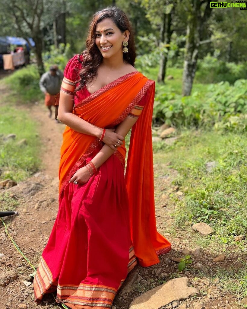 Sanjana Singh Instagram - At shooting movie name : Nalladhu sei Director name : kalimuthu Sir Producer : Sri karupar films Hero name: R Rahul Raj @rahulregi20 Location: Megamalai tiger reserve forest costume Designer : @sidneysladen ❤