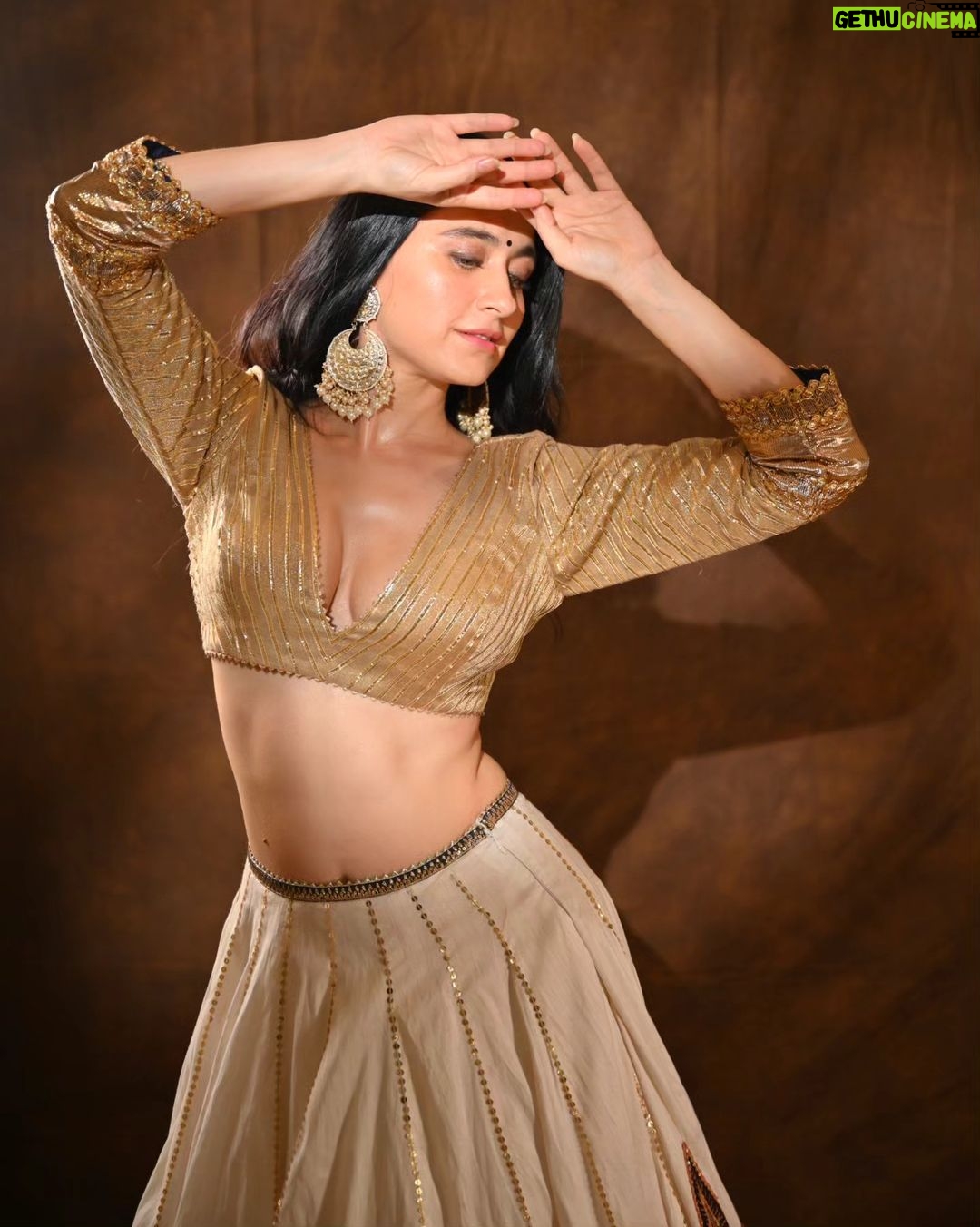 Sanjeeda Sheikh Instagram - Outfit @labelnityabajaj #ajrakhbynityabajaj 📷 @deepak_das_photography Makeup @makeupbytanvishah Jewel @the_jewel_gallery Stylist - @priyanshi2102