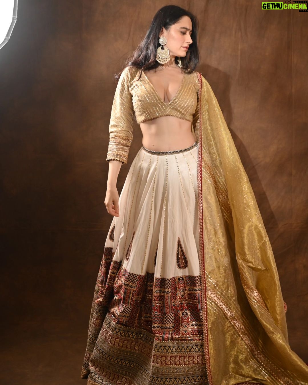 Sanjeeda Sheikh Instagram - Outfit @labelnityabajaj #ajrakhbynityabajaj 📷 @deepak_das_photography Makeup @makeupbytanvishah Jewel @the_jewel_gallery Stylist - @priyanshi2102