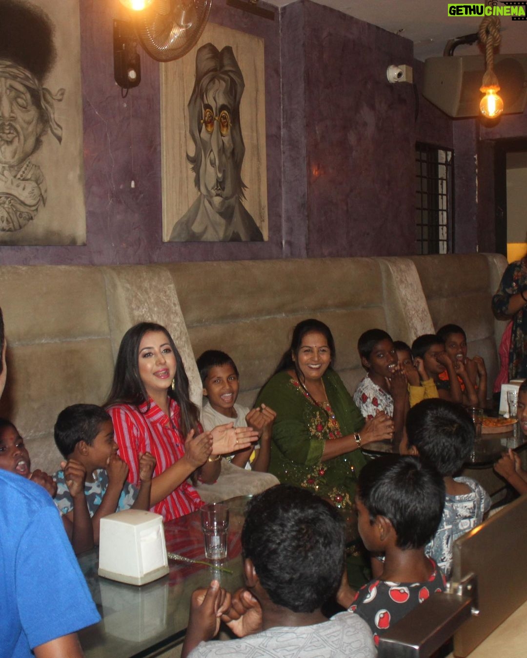 Sanjjanaa Instagram - From starting my birthday or any special occasion of my life with these special orphan kids at @ciros_pizzeria from @sanjjanaafoundation - #sanjjanaagalranifoundation … it is an overwhelming experience for me to come together with this kids every once in 3 - 4 months making time for them. Marking any special occasion or success with these kids gives me internal happiness and satisfaction. … I have transformed to a person who was extremely materialistic Cosmopolitan hanging out with a lot of people who actually are of a very commercial mentality, to leaving them all behind and I have become a person who believes now in internal happiness and real happiness that comes to me by being with the real people … and creating real incidents like for example this one … feeding these special Orphans and getting soulful satisfaction … And the real birthday is today on October 10 where I am going to be celebrating with very very close people in my family 💕 the overwhelming blessings, and I thank the Almighty for keeping me alive and experiencing this wonderful life. Each day is a blessing … my outfit is by @momzjoy Beautiful make up by @makeoverbysomuhassan … you must check out new jumbo pizza launched by @ciros_pizzeria at 80 feet road in indiranagar , and their new range of gelatos that they have launched in st marks road … Thank you Paul & nikhil nath for hosting us , they are the owners of @foxinthe_field , @ciros_pizzeria , @ponnusamy.india .. There chocolate flavour gelato was ultimately to die for and I could not get enough of much ever I would eat it …. Don’t remember the last time I indulged so much into a chocolate ice cream. You must must must try to. This is my personal most recommendation. 😍 Karnataka, Bangalore