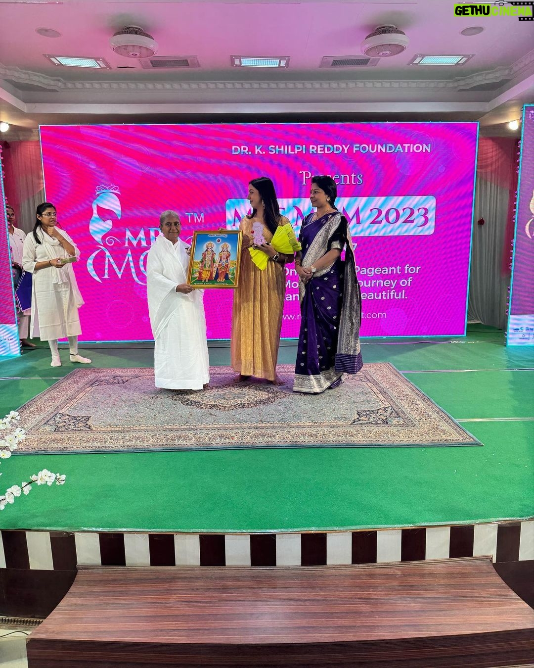 Sanjjanaa Instagram - It was a blissful transforming experience to be visiting #bramhakumaris , for the launch of @mrsmom season 7 with @dr.k.shilpireddy , At first, I thought I have just gone for the launch of Mrs mom but later on as I learnt more about the Brahma Kumari’s community. I am so wowed with how they are emphasising and creating at most importance for the betterment of the mental health of people … If you are mentally healthy, you are the most wealthy being a young person in today’s times . Also, what I understand is , its extremely important to be talking openly and to be seeking help. If you are in pain or in any incompatible position in life, “ Come what may “ whatever it is , may it be your career, your personal life or any thing that’s not going right for you . It’s great to have friends who are genuine whom you can speak your issues out to and seek spiritual and mental help & guidance . one such friend I made here is Prassanaa didi , a mentor and a soul friend . Outfit @momzjoy Location @brahmakumarisindia (Jakkur banglore city ) @dr.k.shilpireddy Karnataka, Bangalore