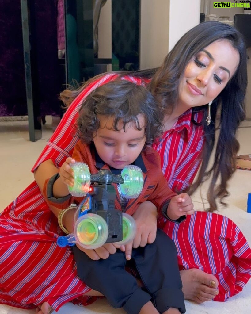 Sanjjanaa Instagram - Being a mom makes me put my emotional ups and downs on the backburner. No matter what no matter how ever I am … I just let anything be …. And I just love prioritising running behind, my child, cheering him up, irrespective of however, happy or however blue my day is …. being a celebrity, I have lived a very self centred life, and now suddenly my spotlight from myself has shifted to my son … now it’s him and only him that matters and then it is anyone else or myself. Are you feeling the same as a mother ????? thanks to my 😍 team to have put this shoot together , In frame - @princealarik , @makeoverbysomuhassan 👗 @momzjoy , @makeoverwithasha , 👑 @jhumkatales . Karnataka, Bangalore