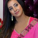 Sanjjanaa Instagram - @makeoverbysomuhassan make up , @makeoverwithasha @jhumkatales Jewellry , Blouse by @iyra_designstudio …. all thanks to make me make me shine on my Instagram ❤️ Karnataka, Bangalore