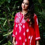 Sanjjanaa Instagram - As I complete my shoot in #cochin for @kundara_andiyappees , & I head back to my family to celebrate a Diwali only with Diya’s (lamps) without a single fire cracker …. I really thank my parents to have managed there grand son my baby so well in my absence while I was away for shoot …. Thanx to my team to have made me look so good during the shoot . Beautiful chikan karo dress by @ruslaansiddiqui @kundara_andiyappees 🎬 @anjana_anjanadeshpande 💄 @princealarik follow my baby @makeupbymeghamalhotra 👱‍♀️ Karnataka, Bangalore