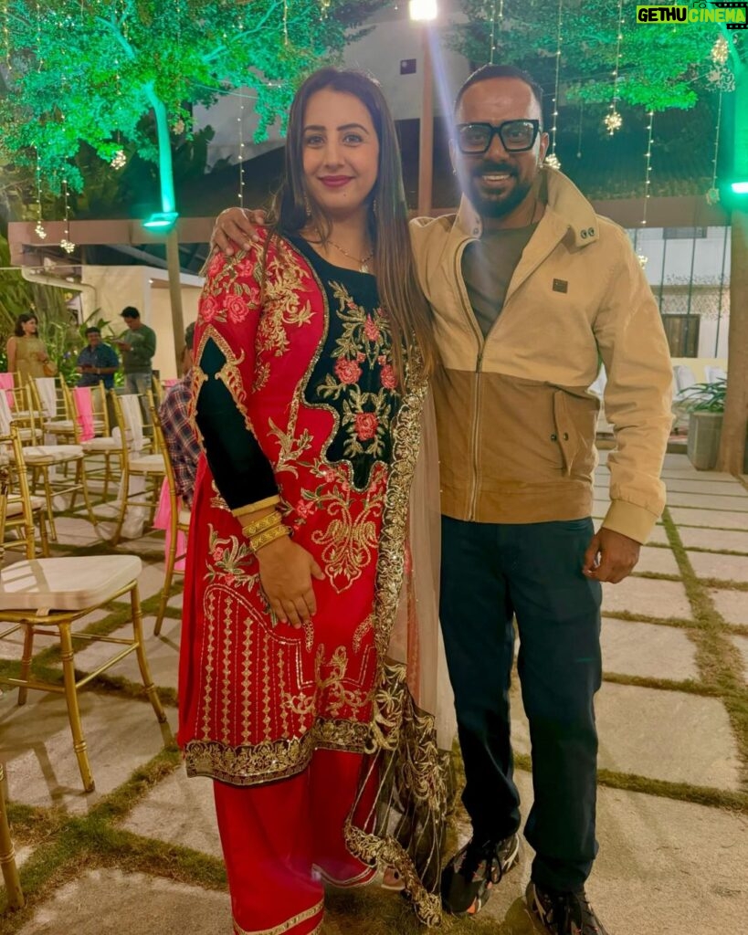 Sanjjanaa Instagram - With the arrival of the festival season and the air filled with love, my heart brimmed with anticipation for the enchanting union of my beloved friend #poojagandhi @iampoojagandhi__publicfigure with her soulmate Vijay Ghorpode. As the sweet melody of wedding bells resonates, it paints a beautiful picture of love, harmonizing the merging of two destined souls into one. I am so happy for you pooja that you have settled down with the best person you could . I felt an overwhelming sense of joy as I encountered numerous dear friends from the kannada Film Industry during this event. And what made this experience even more magical was the presence of my beloved brother, @chakravathichandrachud, by my side. There were times when I told my mom, why don’t I have a brother of my own , but after meeting @chakravarthychandrachud anna, I never felt that way I never felt I don’t have a brother anymore , I must take this occasion to thank my brother Chakravathy to be by my side. He stood by me rocksolid strong when I had no one , when I was accused by certain people of things I have never done . He educated me & strengthened me and my family to fight legal battles against ruthless people who victimised us just for their own fame , and therefore I have thoroughly thought them a lesson . Today I can proudly say that in my brother I see my Krishnaa , my mentor and I am his Arjuna his student . Thanx for being there for me bro .👊❤️ The stunning salwar I wore was an exquisite creation from the renowned @iyradesignstudio, featuring a breathtaking combination of vibrant red and captivating black. Bangalore, India