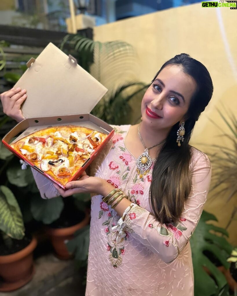Sanjjanaa Instagram - Oh, how I long to express my affection for local delights! Why would we ever consider those countless international pizza brands when we have our very own @ciros_pizzeria, lovingly established by the esteemed Mr. Nikhil Nath and Mr. Paul? Allow me to seize this moment to shower praise upon their delectable, irresistible array of cheesy, mouthwatering pizzas that melt in one's mouth 🍕, as well as their divine paninis and tantalizing chicken starters that we savored on my beloved husband's birthday. I would wholeheartedly recommend this exquisite restaurant nestled in the bustling heart of Indiranagar. It is a perfect choice for all your special occasions, as it exudes an enchanting blend of professionalism, warm hospitality, and, most importantly, delectable cuisine that will surely captivate your senses. Karnataka, Bangalore
