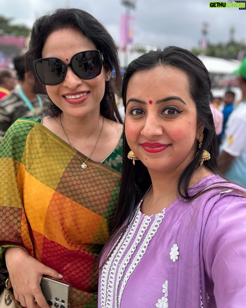 Sanjjanaa Instagram - Bangalore witnessed the very best #kambala event , for the first time at the palace grounds organised by @official_gurukiran , #gunaranjanshetty , #ashokrai , #prakashshetty . This event was made in a very luxurious scale and it’s possible only when such powerful people come together and give it there all we should thank the organisers who are really successful dignitaries to have conducted such a potential celebration in our city #Bangalore . It was famously called “ #bengalurukambalanammakambala “ , it was the biggest cultural event I have ever seen conducted in my life On such a vast scale , gathering visitors of up to 11 lakh people , it was an honour to be among the dignitaries on stage, which had many politicians led by our x cm @bsyediyurappa @bsybjp ji , Shobha karandlaje ji , and many others … I felt this event was very important to be conducted every year in Bangalore because it’s a beautiful cultural gathering , and it gave a livelihood of earning to so many people who had put this event together in terms of the labours who were involved in putting this togeather , it was as good as a exebition a “ Ooru jathraa “ which made every one feel proud to be from #karnataka , growing this festival and stretching borders of its popularity from #manglore to #bengaluru …. It was lovely to catch up with old friend @pallavigurukiran , she is such a warm person . There was a spark of happiness & celebration in the face of everyone who are attended the event and it was a truely Energetic mega Festival one can ever witness and never forget . Jai karnataka , Jai Jai karnataka mathay. Jai hind . Karnataka, Bangalore