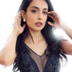 Sarah Jane Dias Instagram - o la la la. . gown - @rohitgandhirahulkhanna hair and makeup - @sarahjanedias photography - @shrutisbagwe accessories - @curiocottagejewelry . #fashion #fashionphotography #gown #rohitgandhirahulkhanna #indiandesigners #fashionshoot