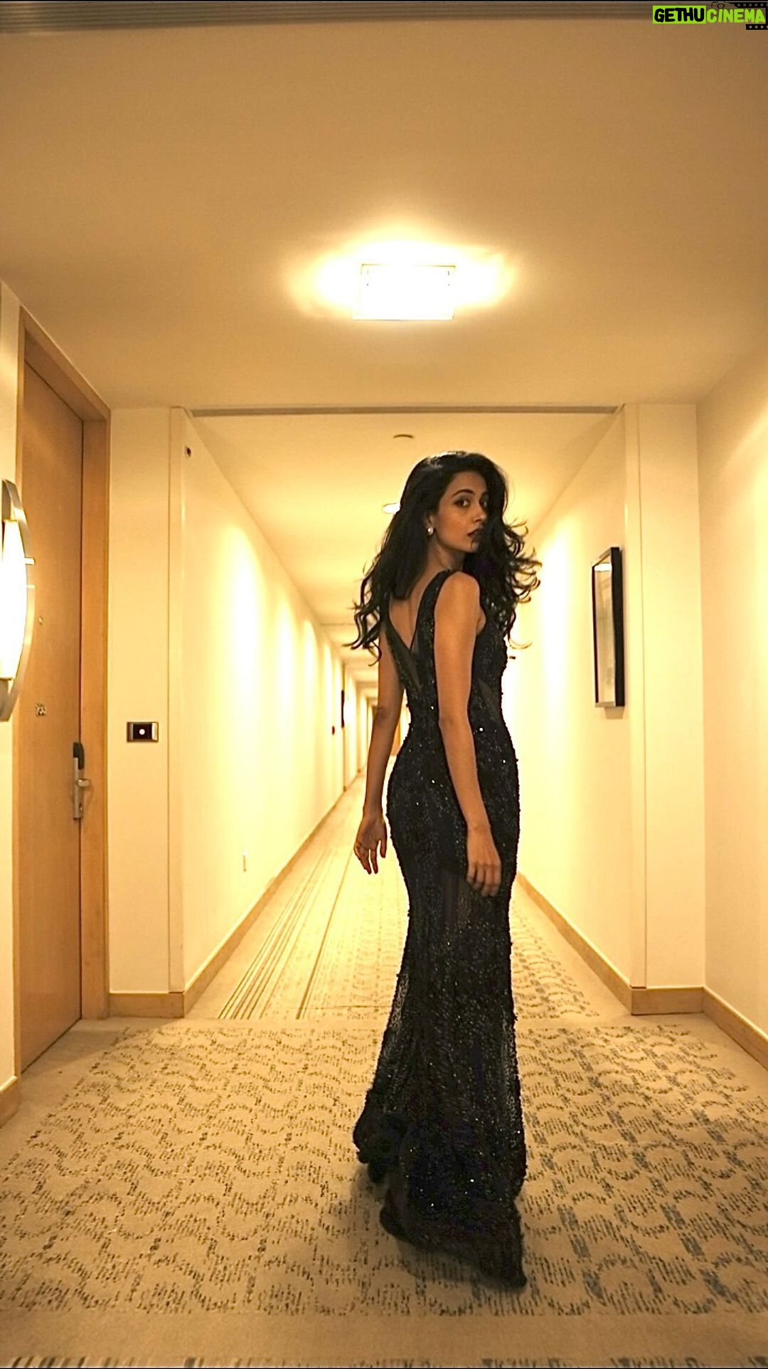 Sarah Jane Dias - 24.5K Likes - when you accidentally make a perfume commercial.
.
thank you team!
.
styling - @sarahjanedias
gown - @rohitgandhirahulkhanna
earrings - @curiocottagejewelry
cinematography @shrutisbagwe
direction and edit - @sarahjanedias
hair and makeup - @sarahjanedias
management - @hcmediamgmt
.
#gownreel #fashionreel #fashiongram #fashionfashion #instafashion #glamourous #vogue #rohitgandhirahulkhanna #indiandesigner #indianfashion #proudtowearindiandesignerwear