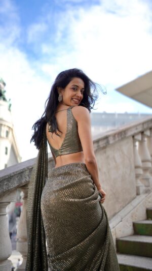 Sarah Jane Dias Instagram - a sari in Vienna.
. 
sari - @yeh_lehenga_nahi_mehenga 
styling - @hansichika 
.
#desi #desigirl #sari #saree #sarireel #sareereel #indianwear #prouddesi #proudtobeindian #fashiongram #fashion #indianfashion