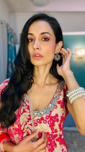Sarah Jane Dias Instagram - Happy Diwali 🪔🪔🪔🪔
.
#happydiwali #maythelightbewithyou #desivibe #diwalioutfit #diwalilook