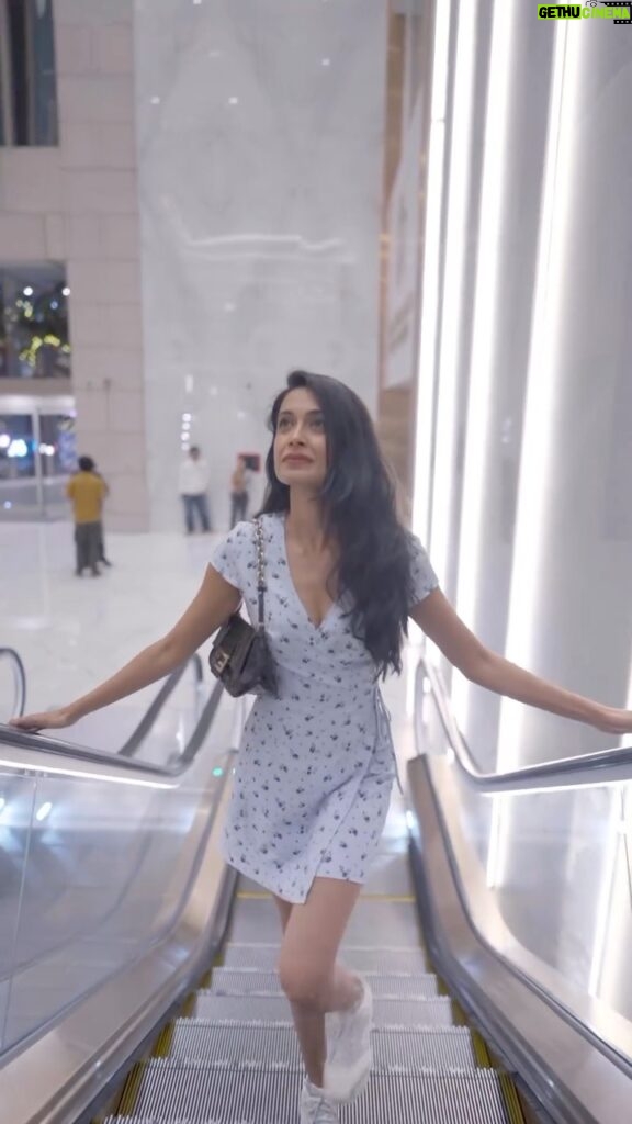 Sarah Jane Dias Instagram - Sarah Jane Dias explores the festivities at the Jio World Plaza! Amidst the twinkling lights, towering Christmas tree, and the charming chalets filled with holiday treasures, she discovers the delightful gingerbread Santa haven. #JioWorldPlaza #ShineWithStyle #MumbaiAtThePlaza #PlazaCelebrates