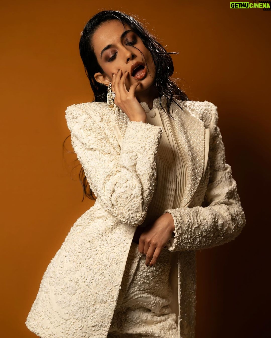 Sarah Jane Dias Instagram - we. like. to party. . hair and makeup - @fromlinertolipstick suit - @sshomme jewellery - @curiocottagejewelry photography - @mhatreom . #fashionphotography #fashion #howtowearasuit #suit #indianfashion #indianfashiondesigner