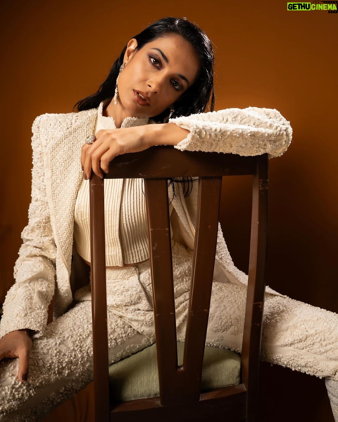 Sarah Jane Dias Instagram - we. like. to party. . hair and makeup - @fromlinertolipstick suit - @sshomme jewellery - @curiocottagejewelry photography - @mhatreom . #fashionphotography #fashion #howtowearasuit #suit #indianfashion #indianfashiondesigner