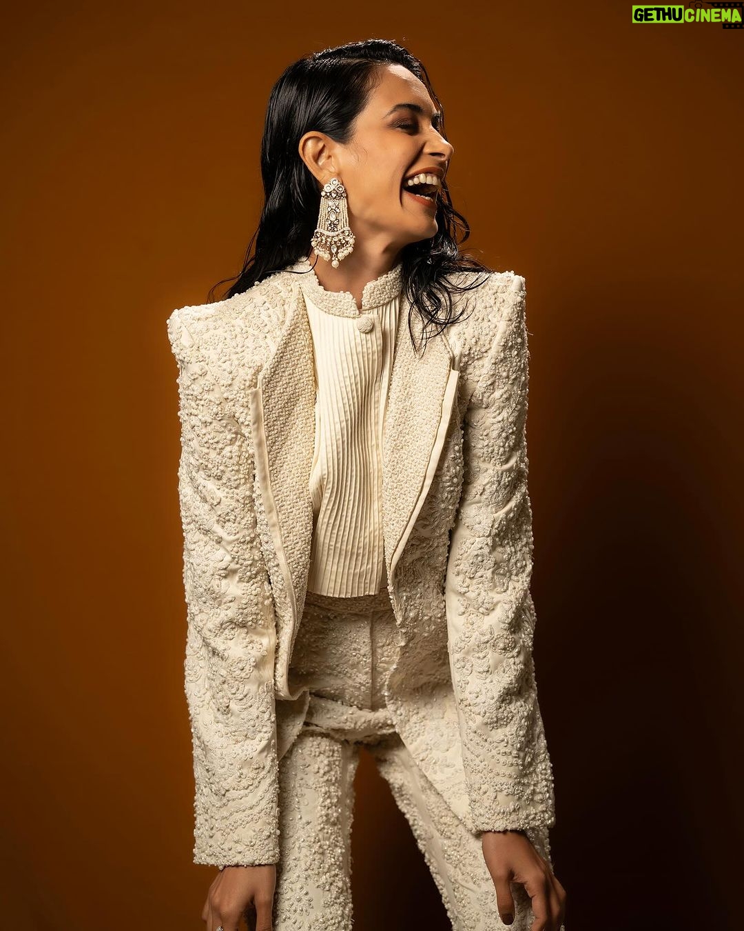 Sarah Jane Dias Instagram - we. like. to party. . hair and makeup - @fromlinertolipstick suit - @sshomme jewellery - @curiocottagejewelry photography - @mhatreom . #fashionphotography #fashion #howtowearasuit #suit #indianfashion #indianfashiondesigner