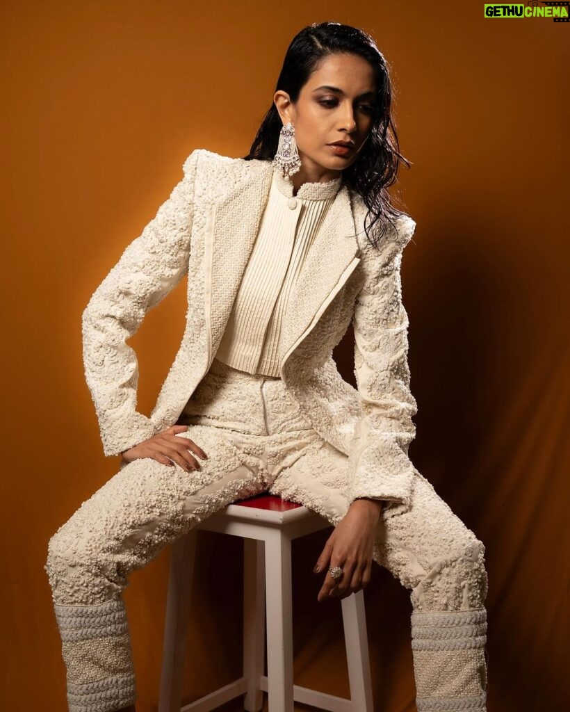 Sarah Jane Dias Instagram - we. like. to party. . hair and makeup - @fromlinertolipstick suit - @sshomme jewellery - @curiocottagejewelry photography - @mhatreom . #fashionphotography #fashion #howtowearasuit #suit #indianfashion #indianfashiondesigner
