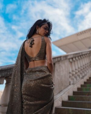 Sarah Jane Dias Instagram - my, what nice arms you have 😜
.
sari - @yeh_lehenga_nahi_mehenga 
hair and makeup - @sarahjanedias
styling and accessories - @hansichika 
photography - @sevenenis 
.
#photoshoot #vienna #austria #sari #saree #indianwear #prestitchedsaree