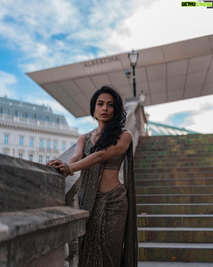 Sarah Jane Dias Instagram - my, what nice arms you have 😜 . sari - @yeh_lehenga_nahi_mehenga hair and makeup - @sarahjanedias styling and accessories - @hansichika photography - @sevenenis . #photoshoot #vienna #austria #sari #saree #indianwear #prestitchedsaree Vienna, Austria