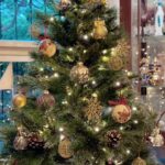 Sarah Jane Dias Instagram - pov: you said you wouldn’t put up too many decorations. . #christmas #christmasdecor #christmasdecorations #ilovechristmas #christmasreels #christmasseason #xmas #xmasseason #xmasreels