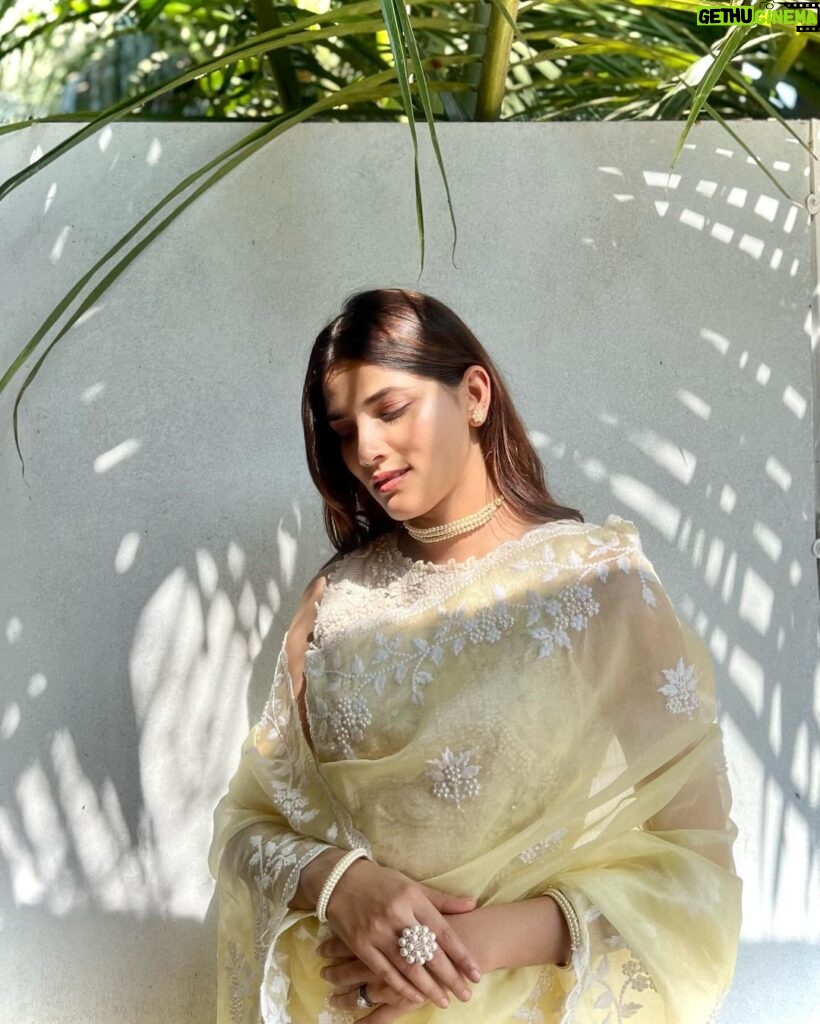 Sayli Patil Instagram - Lemon hues adorned in pearls. 🍋✨