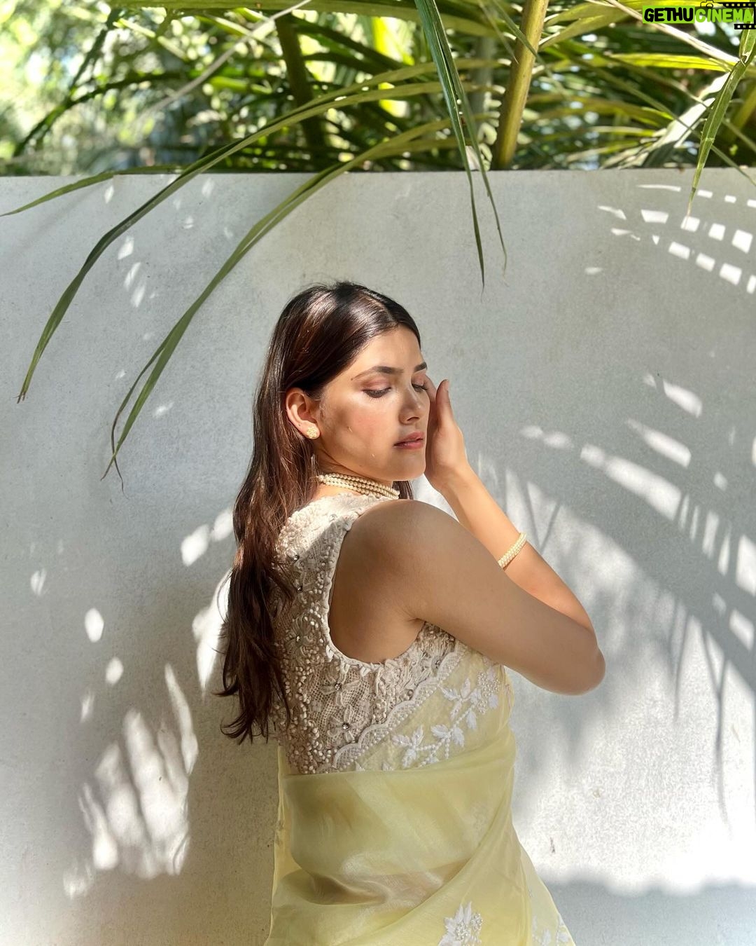 Sayli Patil Instagram - Lemon hues adorned in pearls. 🍋✨
