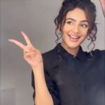Seerat Kapoor Instagram - #workation 🥳 H&M @somishree_hairandmakeup Goa