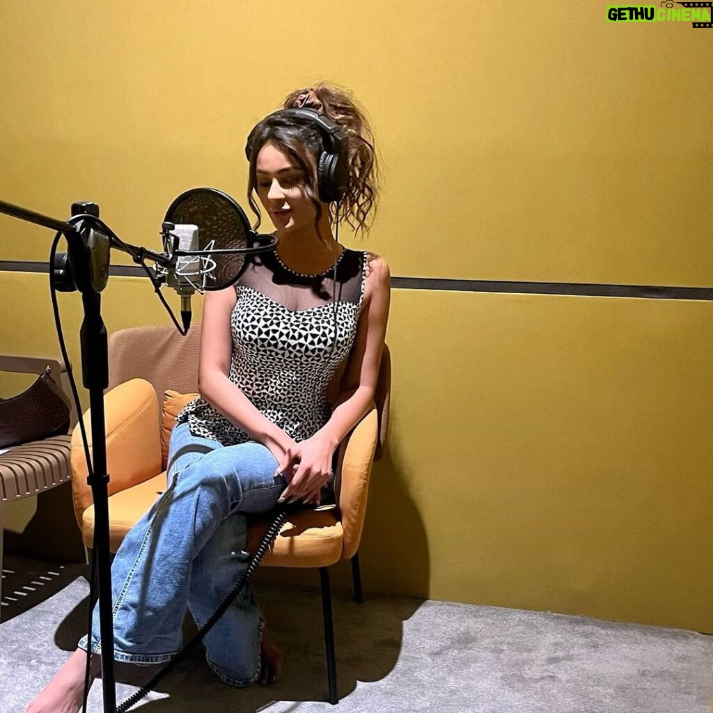 Seerat Kapoor Instagram - On this special occasion of Diwali, here’s your lady wrapping my first feature dubbing in Telugu! 💫 @tsriramadittya You have no idea how much this means to me. Thank you for your faith, it almost feels like a debut reincarnated! 🤗 So surreal @peoplemediafactory ♥️