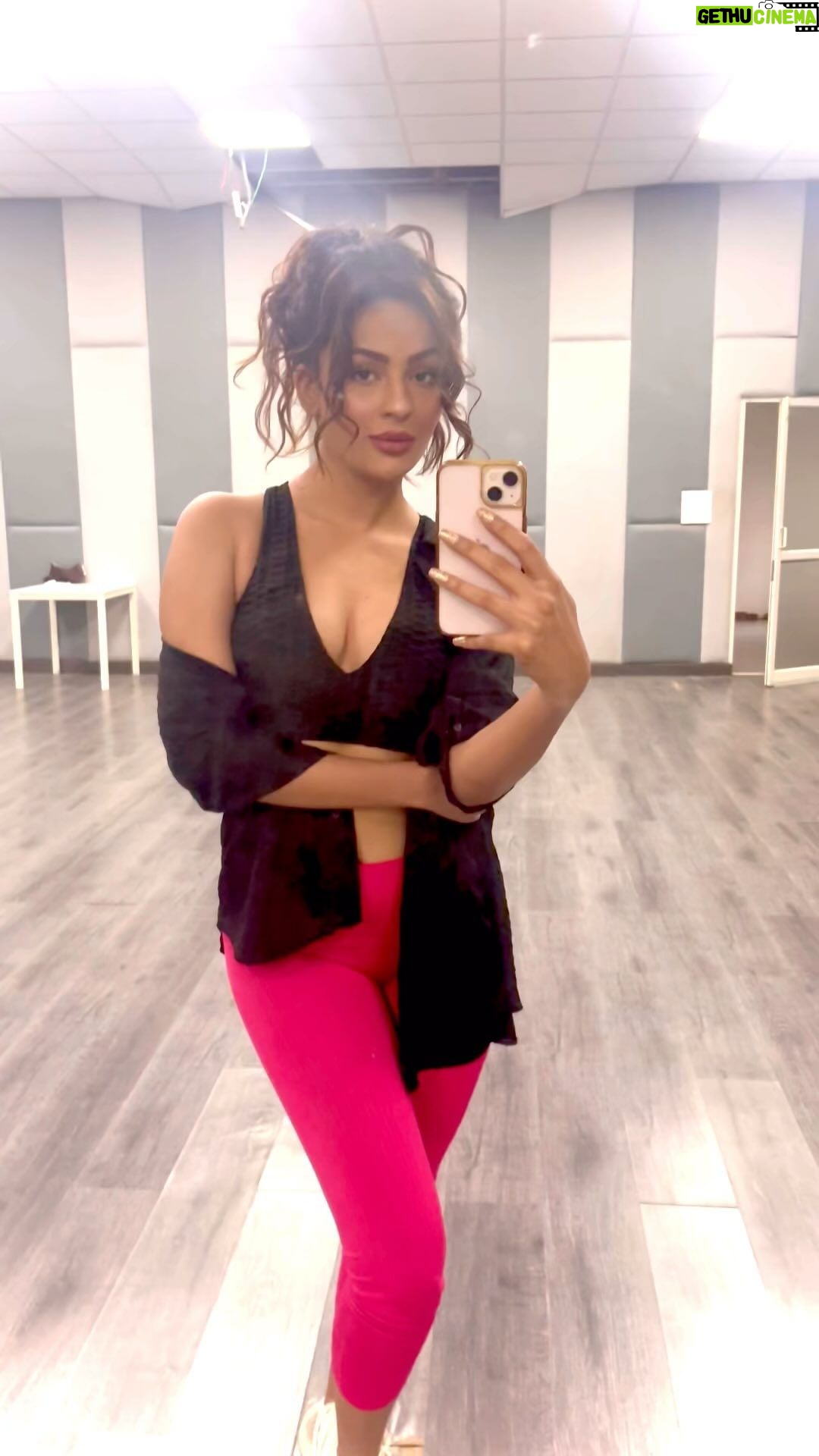 Seerat Kapoor Instagram - Body Movement Begins 💗 @dilrajuprodctns
