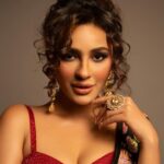 Seerat Kapoor Instagram - Careful with the pataka 😉 Styled by: @officialanahita Saree: @cyynosurepune Blouse: @varunchakkilam Earrings: @ajnaaofficial Kada & ring: @adornablesbysonalimehra Makeup by: @khateejakhanofficial Hair by: @bhanu_makeup_hairstylist Style team: @pranathivarma.k Pic: @epics_by_pradeep