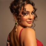 Seerat Kapoor Instagram - Careful with the pataka 😉 Styled by: @officialanahita Saree: @cyynosurepune Blouse: @varunchakkilam Earrings: @ajnaaofficial Kada & ring: @adornablesbysonalimehra Makeup by: @khateejakhanofficial Hair by: @bhanu_makeup_hairstylist Style team: @pranathivarma.k Pic: @epics_by_pradeep