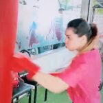 Sehrish Ali Instagram - Mexican Sky 🌕🌕 #sehrishali #boxing #instareels Video courtesy @get_fit_with_azr