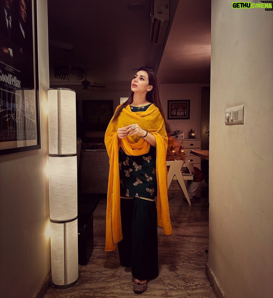 Sehrish Ali Instagram - Wish you all a very happy Diwali 🪔