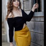 Sehrish Ali Instagram - She has a heart as golden as Sun... Do u know who is she???‼️ Styled by @anusoru @rituponia Mua @rupesh_makeup 📷 @cameracrew.in 💪️ #Fitgirl #fitfam #toptags #fit #fitness #workout #gym #model #fitspo #bodybuilding #love #healthy #fitnessbody #fitnessmodel #bikinifiness #fitgirls #girlswithmuscle #muscles #strong #beastmode # #gymlife #fitfrenchies #girlswholift #zeetv #atba Sets in the City