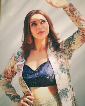 Sehrish Ali Instagram - What did you call her... Sunlight 💕🔥

  Morning mates😘

💪️ #Fitgirl #fitfam #toptags #fit #fitness #workout #gym #model #fitspo #bodybuilding #love #healthy #fitnessbody #fitnessmodel #bikinifiness #fitgirls #girlswithmuscle #muscles #strong #beastmode # #gymlife #fitfrenchies #girlswholift #zeetv #atba 

Photography @blackdonutportraits 
Styled by @anusoru