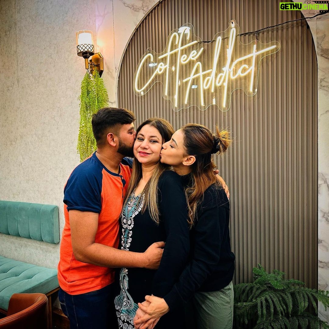 Sehrish Ali Instagram - you me aur hum! ❤️💫 @kioskkaffee Bhopal, Madhya Pradesh
