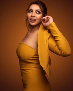 Sehrish Ali Instagram - ❤️❤️❤️ Mua annie__makeup__artist Capture @photographer_dsp Studio @studiio_dsp Edited by @sudarshanmhaskar