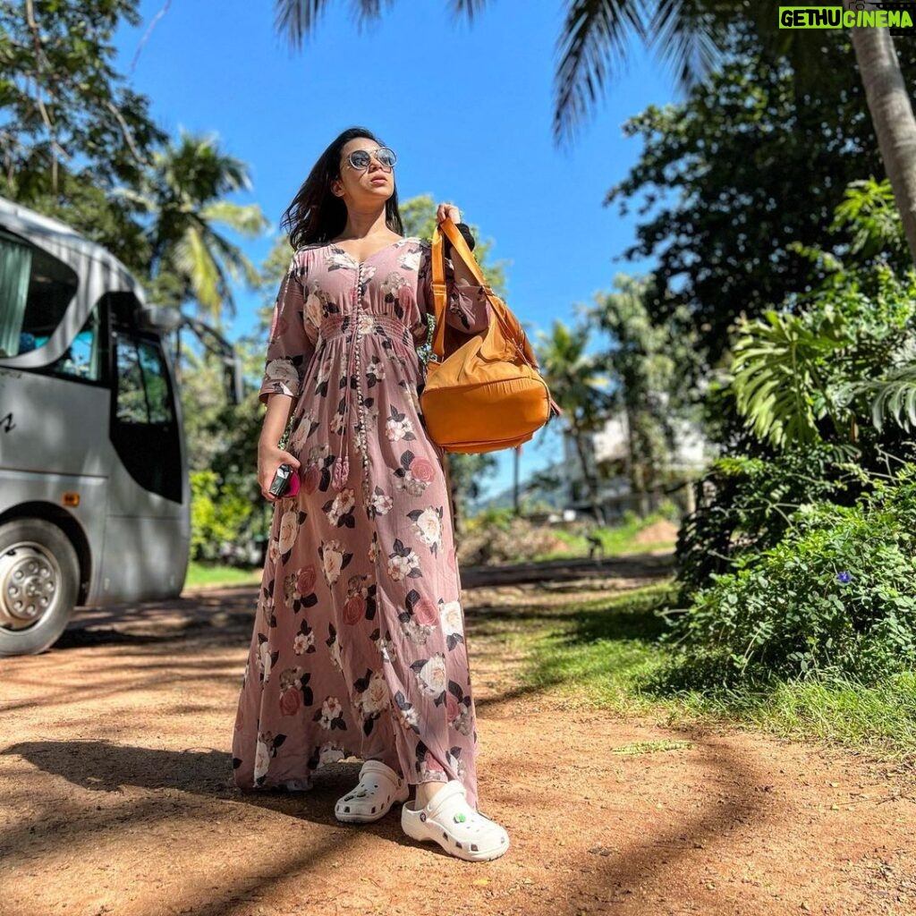 Sehrish Ali Instagram - The world is big..so I don’t wana be late to see it before it gets dark✈️✨✨ @srilankanairlinesofficial @eulledigital @pepper_diaries @linkinrepspvtltd Dress - @enzo_fashion_forever #fitness #gym #workout #fitnessmotivation #fit #motivation #bodybuilding #training #health #love #lifestyle #instagood #fitfam #healthylifestyle #sport #gymlife #healthy #instagram #follow #personaltrainer #crossfit #gymmotivation #fitnessmodel #like #muscle #fashion #exercise #life #bhfyp #bhfyp Cinnamon Lodge Habarana