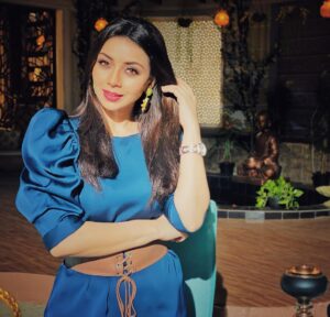 Sehrish Ali Instagram - Bismillah 🙏

It’s official 🪔
Finally #yehrishtakyakehlatahai 
  Coming soon as Shefali❤️

Show some loves guys✨😘✨

Pc my new onscreen pati - @neerajgoswamiactor 😝😝
#actor #actress #love #model #film #movie #actorslife #hollywood #instagram #bollywood #cinema #singer #acting  #instagood #movies #artist #art #director #fashion #follow #music #like #theatre #actors #photooftheday #handsome #tv #beautiful #bhfyp