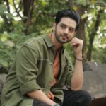 Shakti Arora Instagram - Zindagi jeene ke liye bani hai, aur hum sochne mein hi guzar dete hain.. . . . @creative_titu_01 #shaktiarora