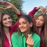 Shakti Mohan Instagram - Sleighing alive 🦌🎅🏼🎄