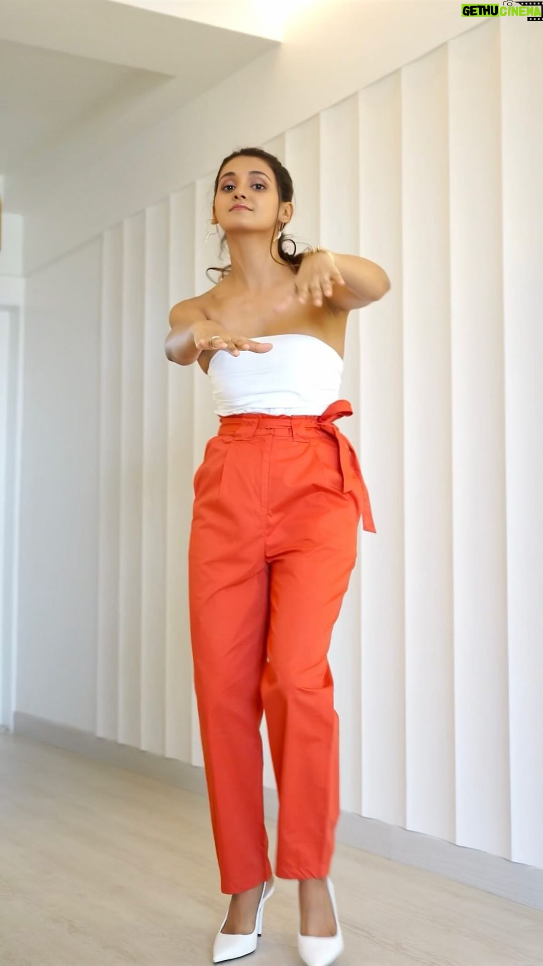 Shakti Mohan Instagram - #collaboration If you think #haathdhonacoolhai ππ€ drop the π emoji in the comments and do the Handwash Hook step like me. Share your video and become a #handwashlegend #handwashingforall #savlonswasthindiamission